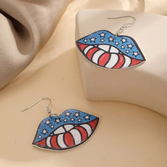 B2G1🇺🇸Patriotic Mouth Earrings American Red White Blue Stars Stripes• NWT - Picture 11 of 12